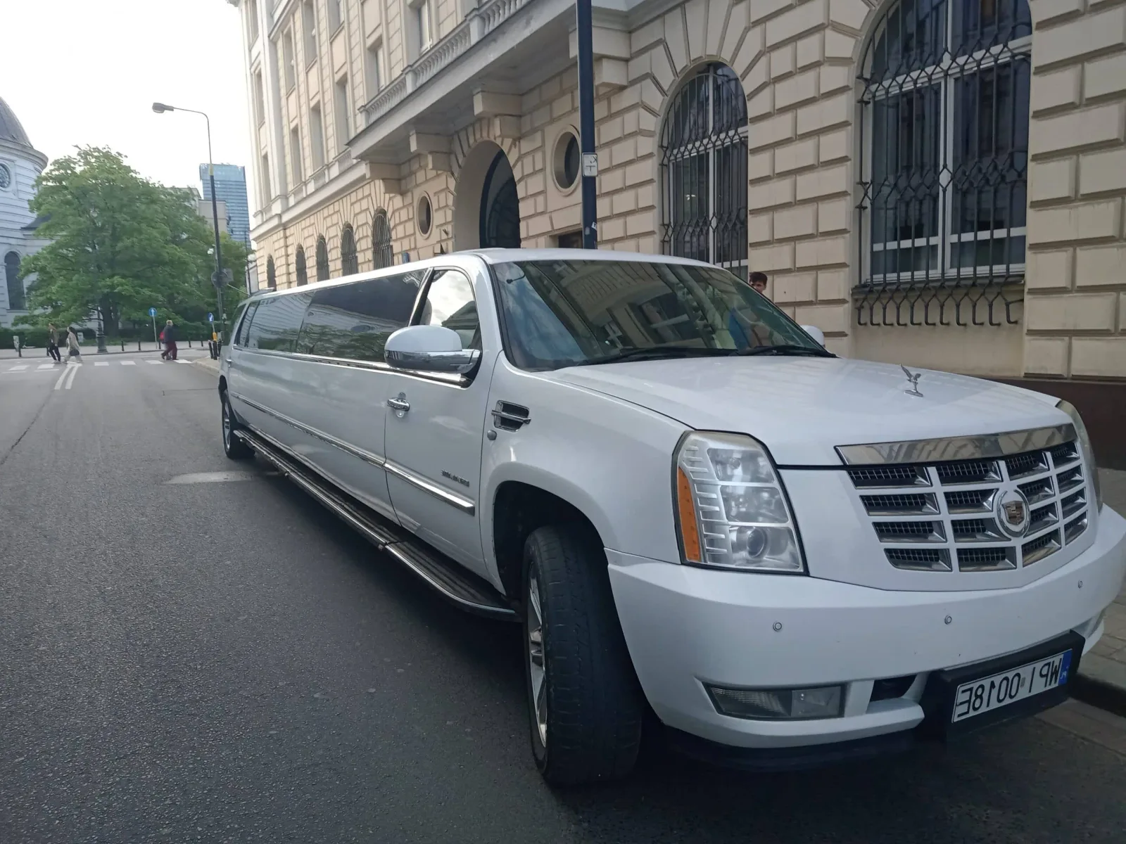 Cadillac Escalade — wynajem limuzyny Warszawa
