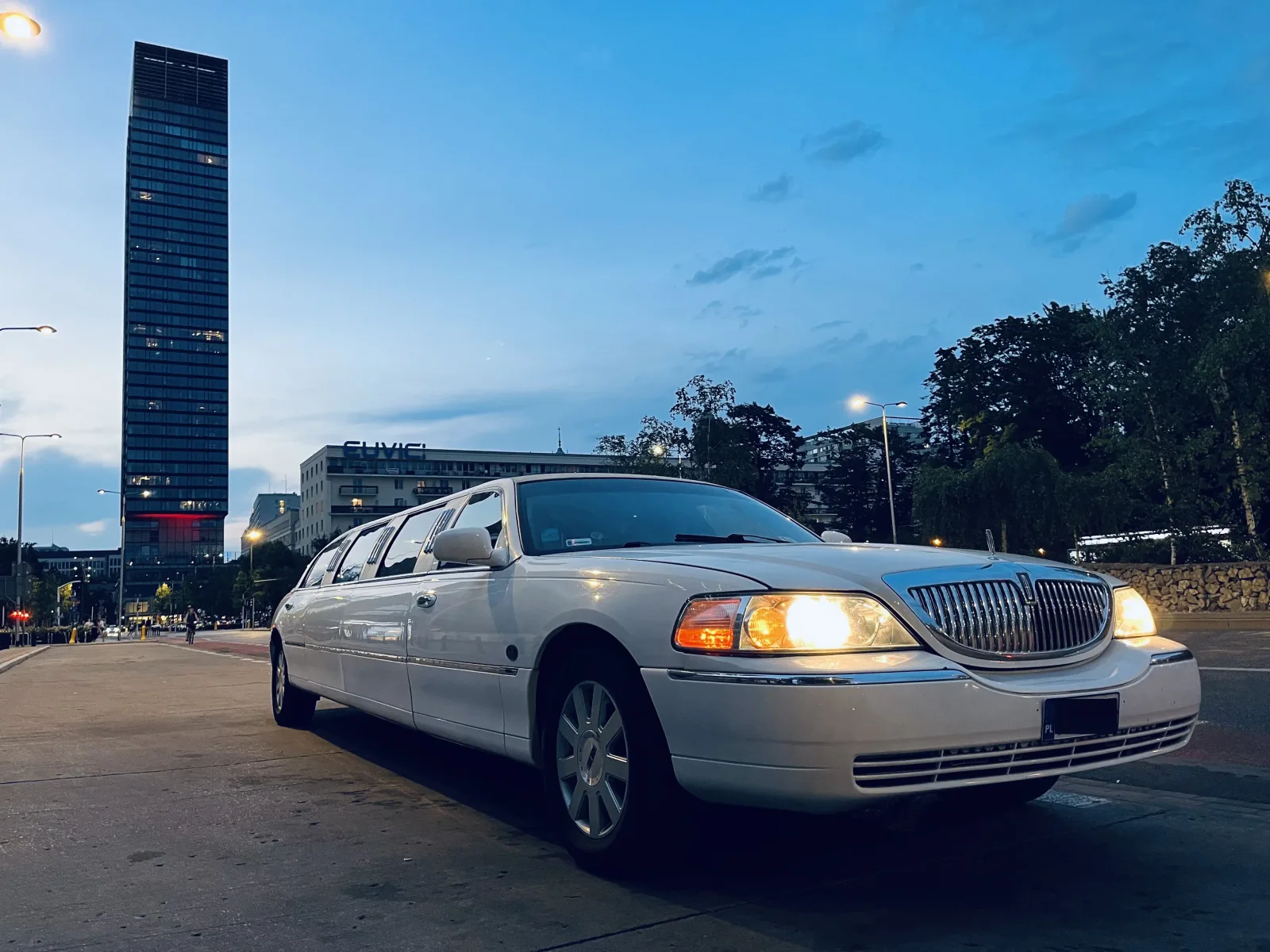 Lincoln Town Car — wynajem limuzyny Warszawa